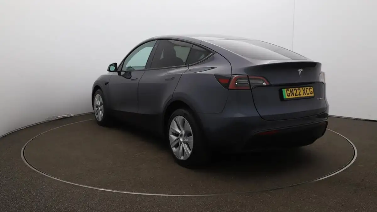 2022-tesla-model-y-e-long-range-big-62