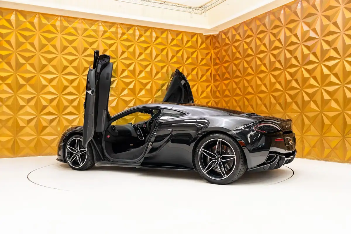 2018-mclaren-570gt-38-big-31