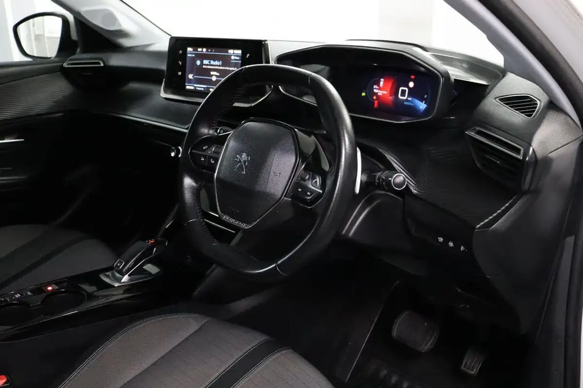 2020-peugeot-208-12-puretech-allure-130bhp-eat8-big-3