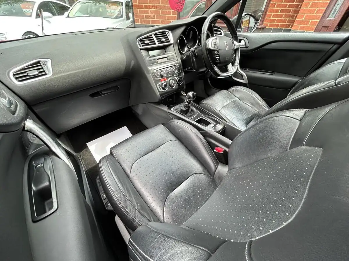 2013-citroen-ds4-20hdi-dsport-big-14