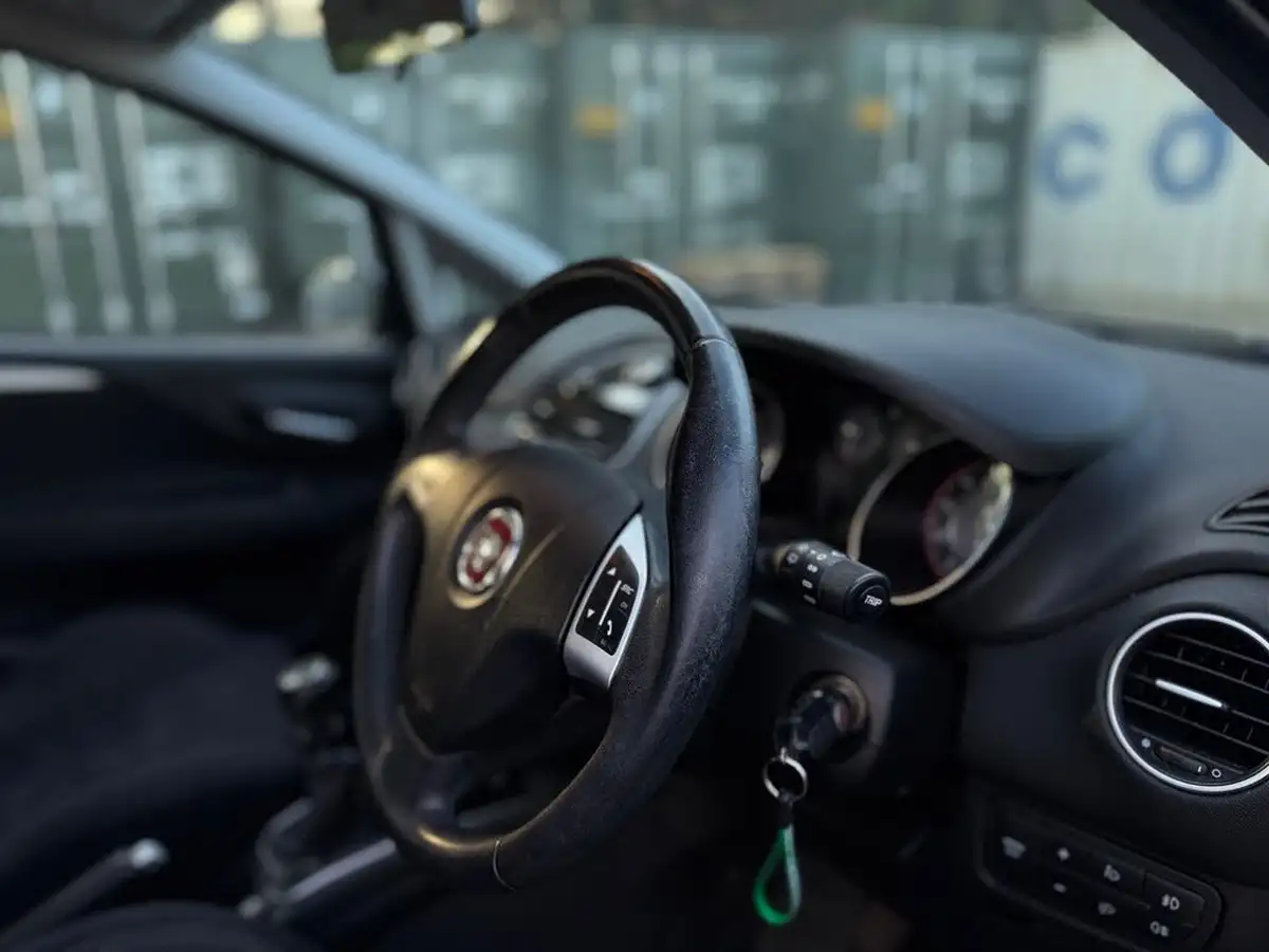 2013-fiat-punto-14-easy-8v-77bhp-ss-3d-big-11