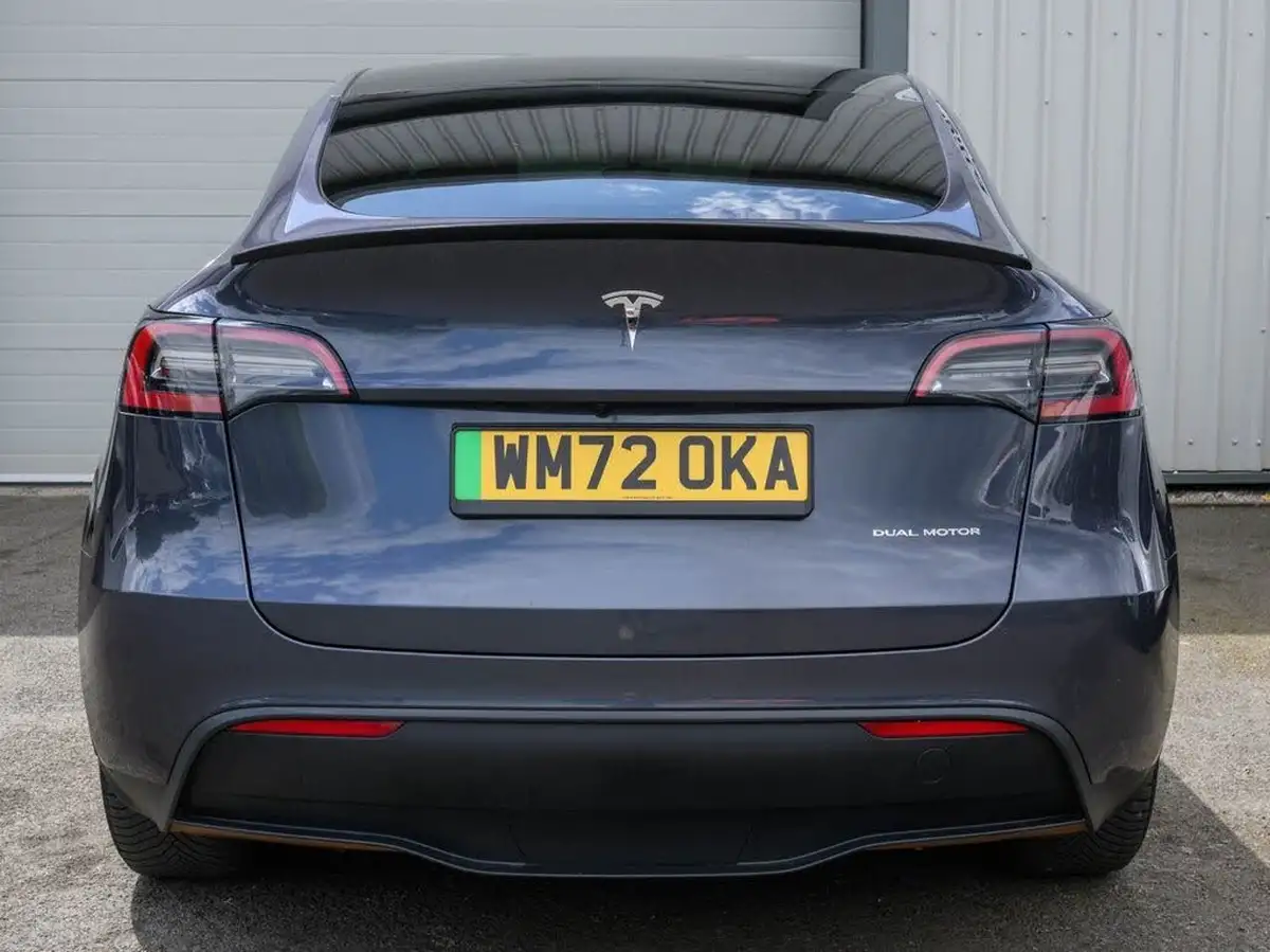 2023-tesla-model-y-e-long-range-big-6