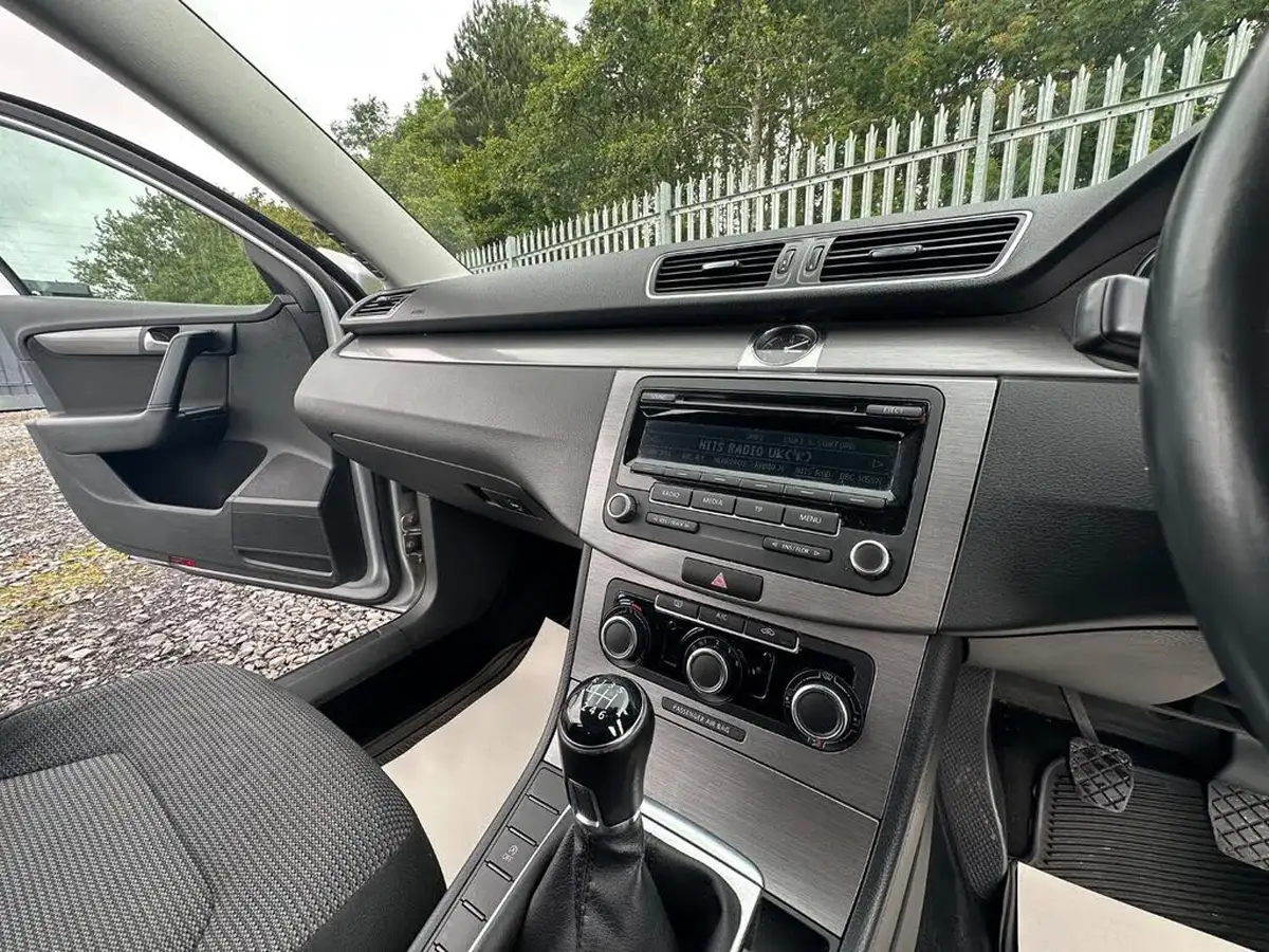 2012-volkswagen-passat-16td-se-estate-5d-big-21