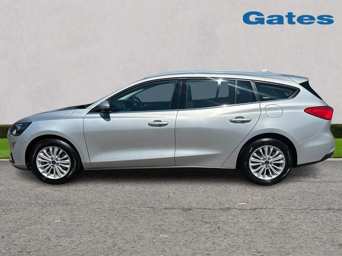 2022-ford-focus-10t-titanium-125ps-estate-big-3