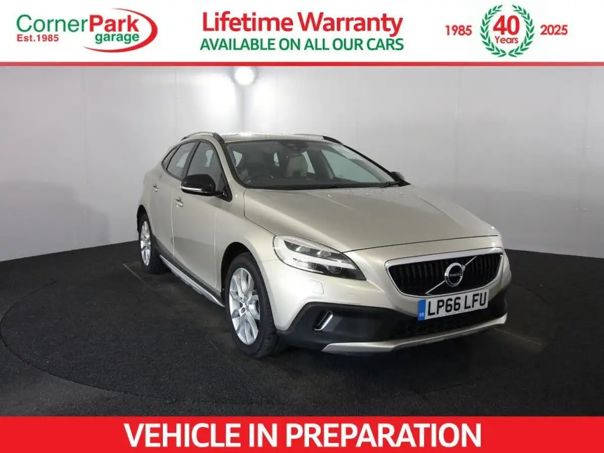 2016-volvo-v40-15-t3-cross-country-pro-big-0