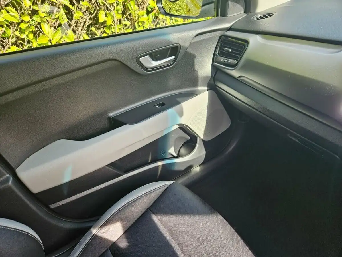 2019-kia-stonic-10-t-gdi-4-big-22