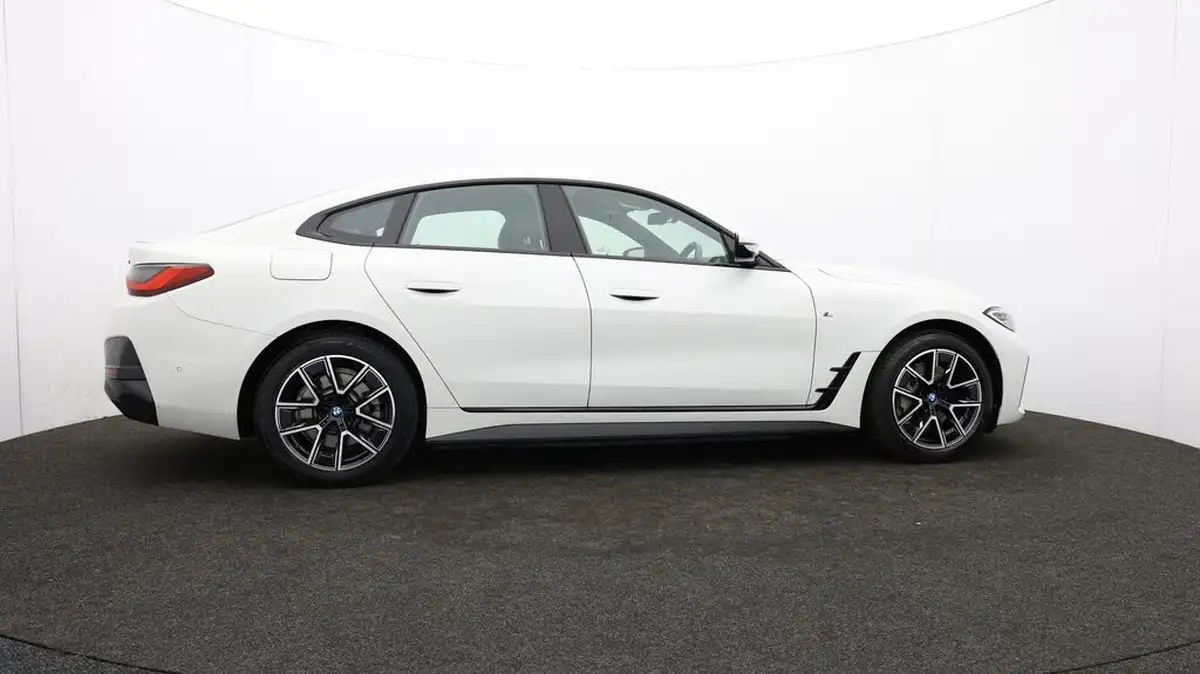 2022-bmw-i4-e-edrive40-m-sport-big-33