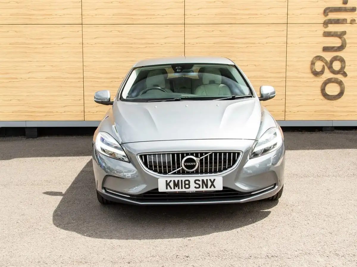 2018-volvo-v40-20td-d3-inscription-geartronic-big-4