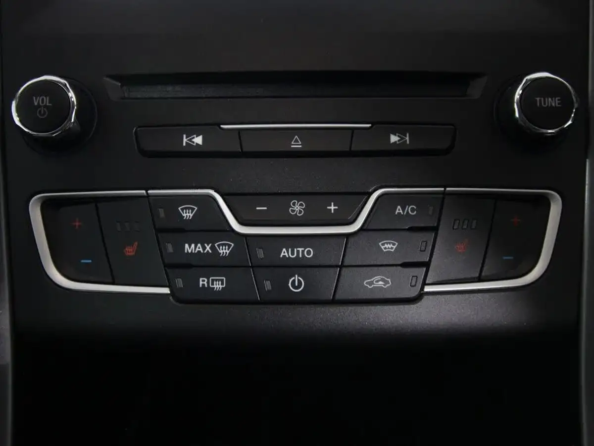 2015-ford-mondeo-15t-titanium-ss-hatchback-big-14