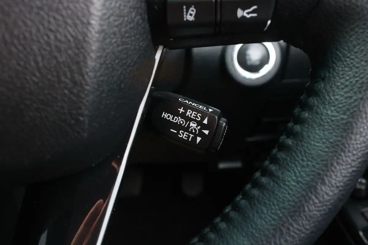 2023-toyota-hi-lux-28d-4d-invincible-x-2754cc-auto-big-26