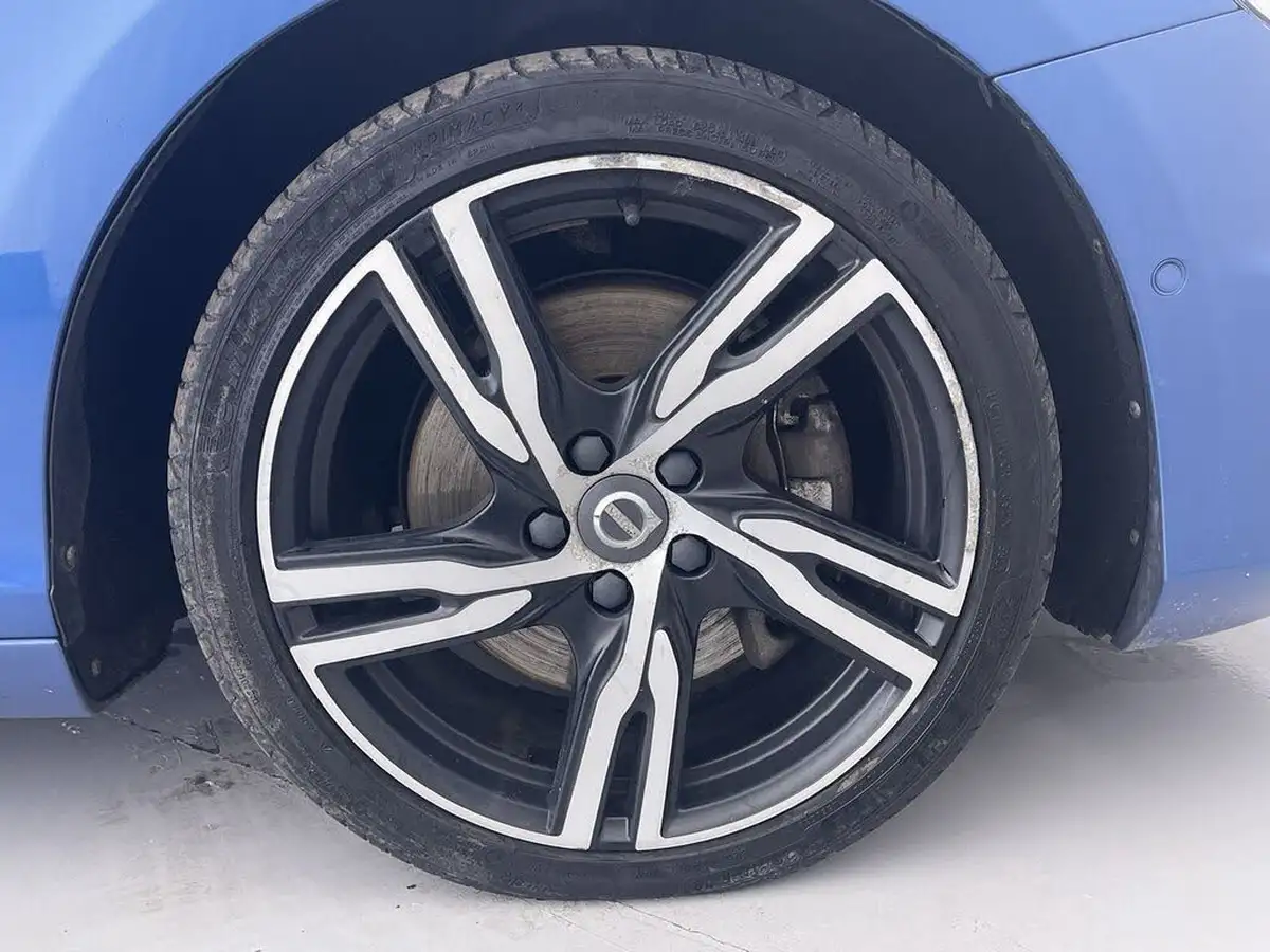 2018-volvo-v40-20td-d3-r-design-nav-plus-big-23