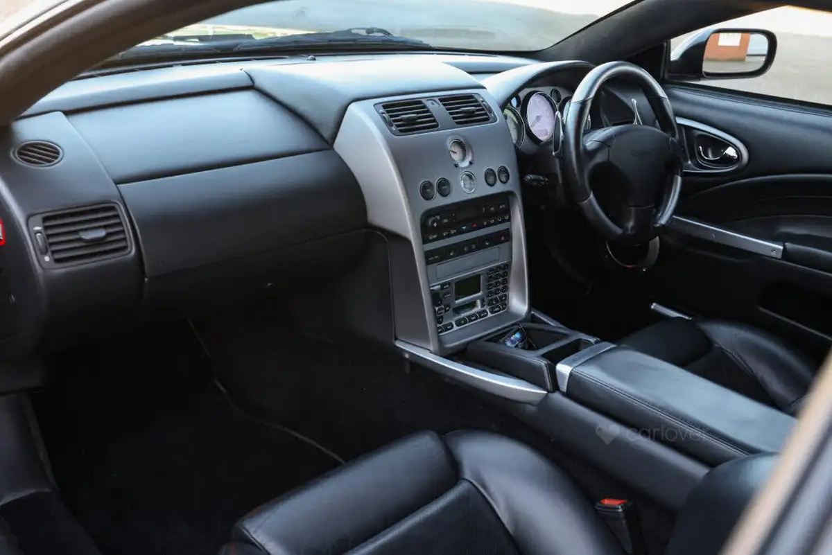 2004-aston-martin-vanquish-59-big-37