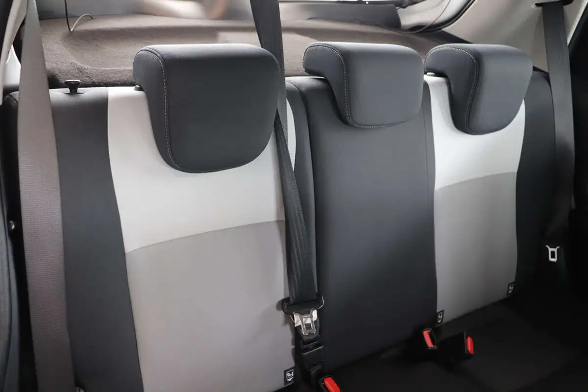 2020-toyota-yaris-15-vvt-i-icon-98bhp-hybrid-1497cc-e-cvt-big-26