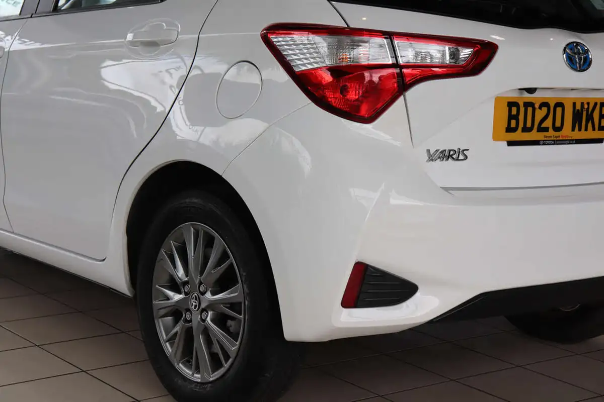 2020-toyota-yaris-15-vvt-i-icon-98bhp-hybrid-1497cc-e-cvt-big-74