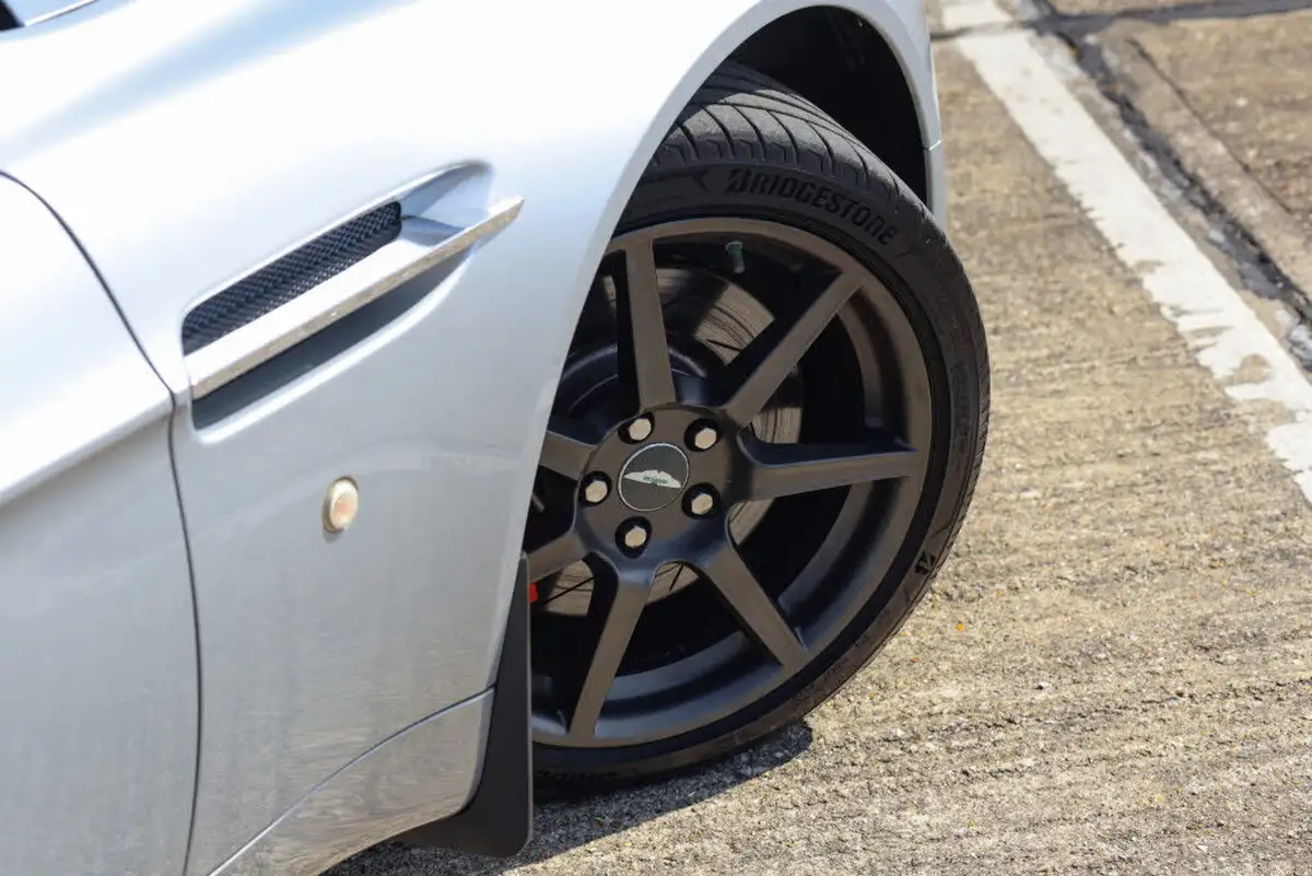 2009-aston-martin-vantage-43-convertible-sportshift-big-66