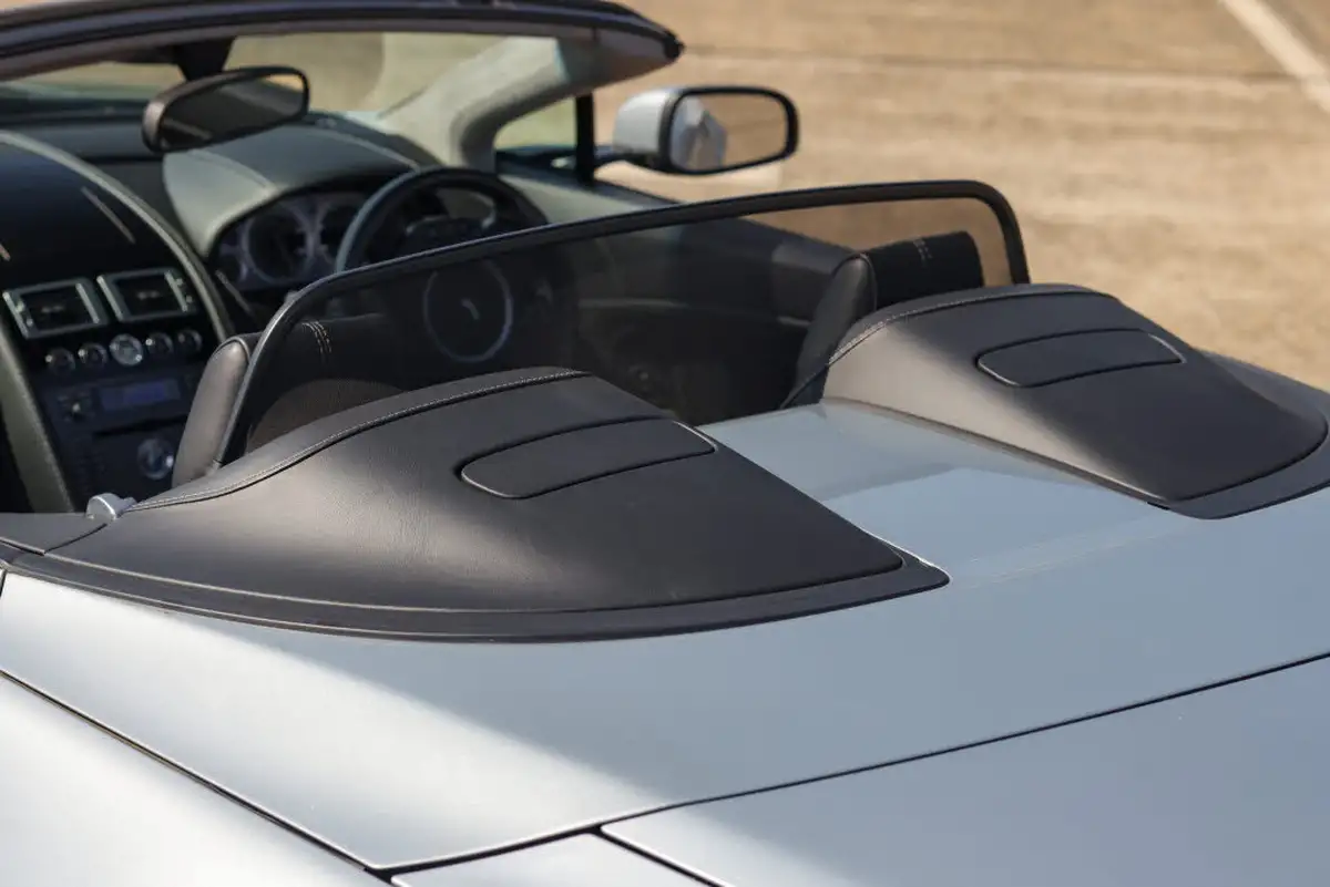 2009-aston-martin-vantage-43-convertible-sportshift-big-42