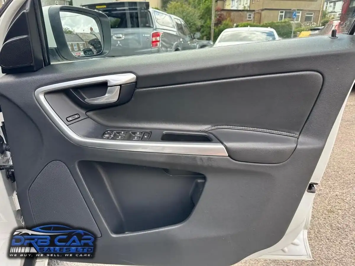 2015-volvo-xc60-20td-d4-se-190bhp-nav-big-29