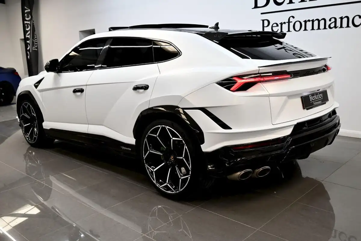 2023-lamborghini-urus-40-no-trim-big-4