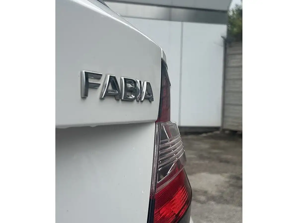 2018-skoda-fabia-10-tsi-colour-edition-big-28