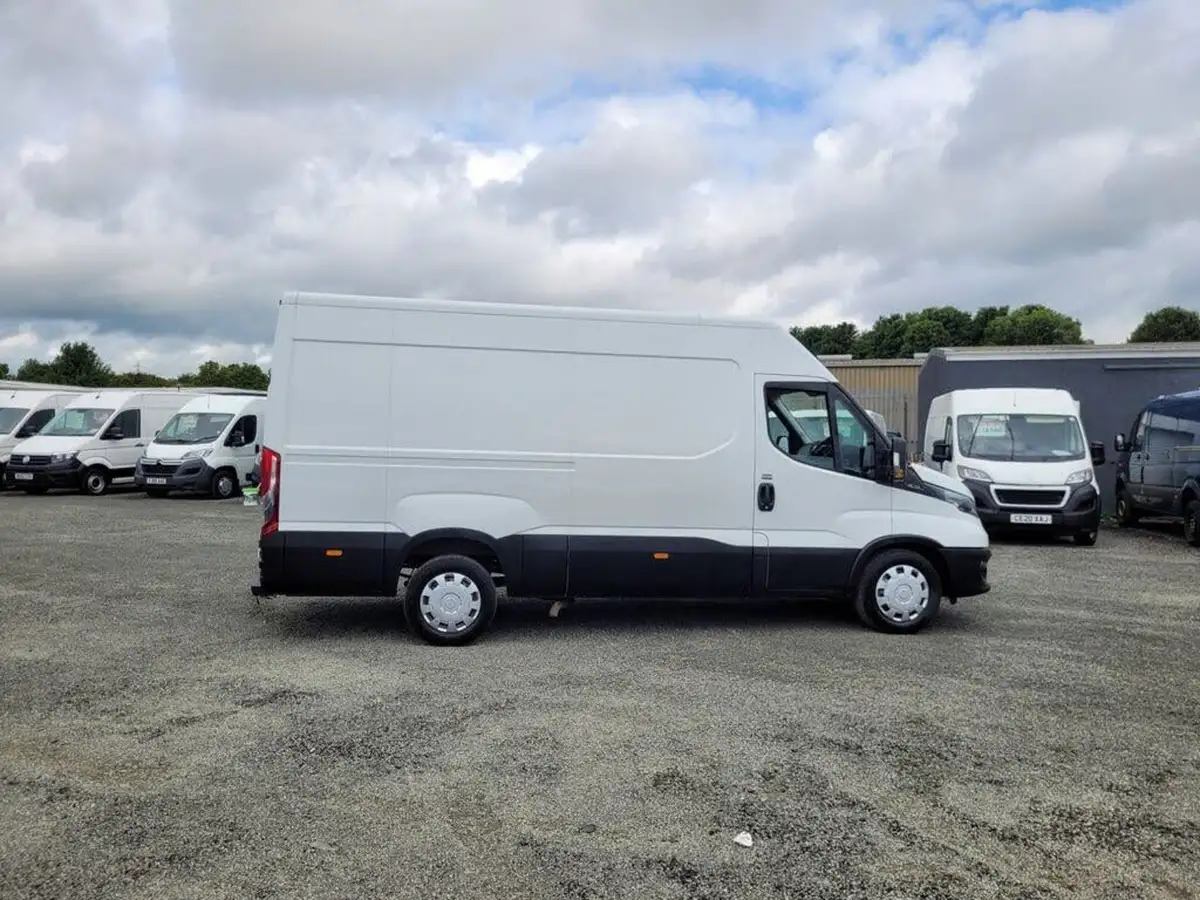 2023-iveco-daily-s-class-23td-35s14v-business-3520mm-h2-136pseu6dt-big-1