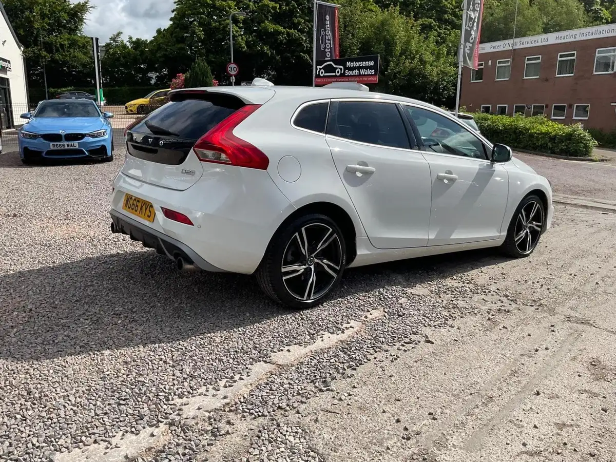 2016-volvo-v40-20td-d2-r-design-pro-big-59