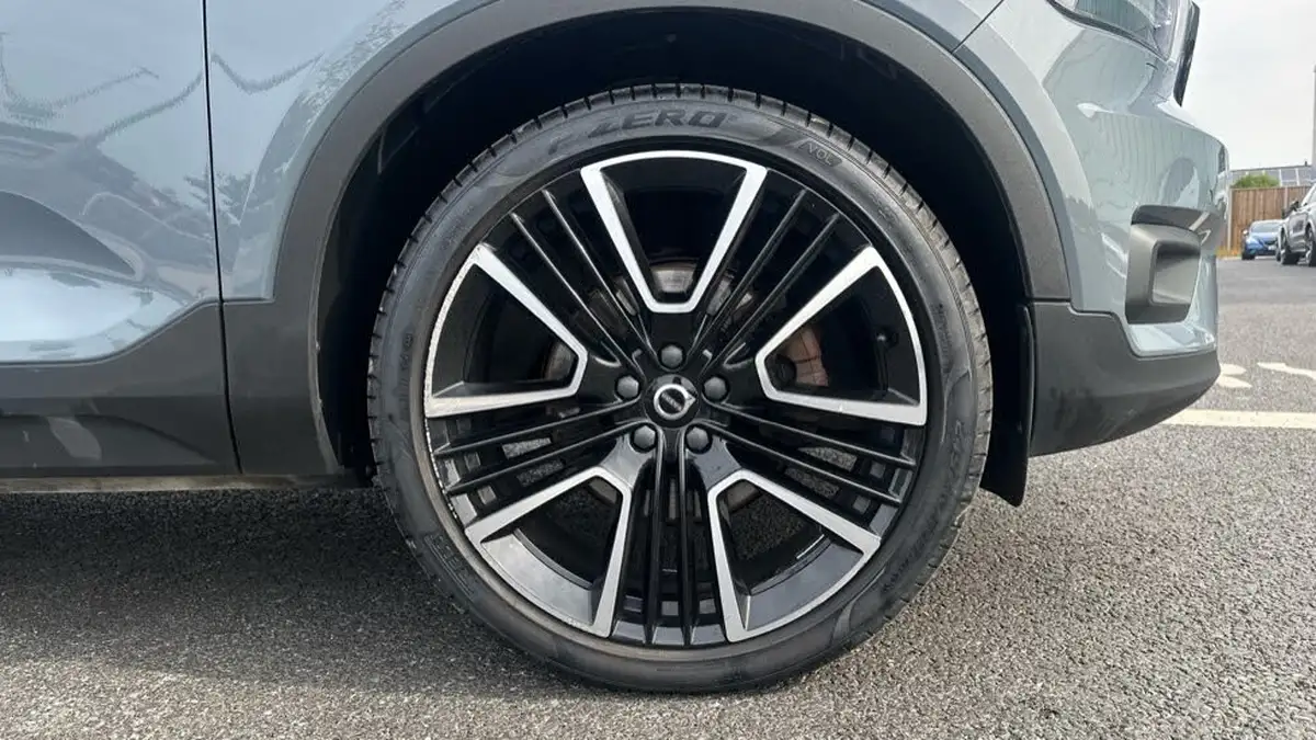 2020-volvo-xc40-20td-d4-r-design-big-8