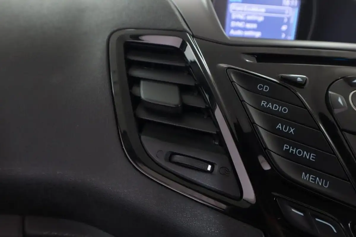 2016-ford-fiesta-125-zetec-5d-big-23