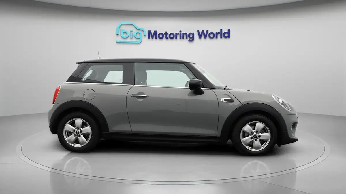 2020-mini-cooper-15-cooper-classic-nav-hatchback-3d-big-8