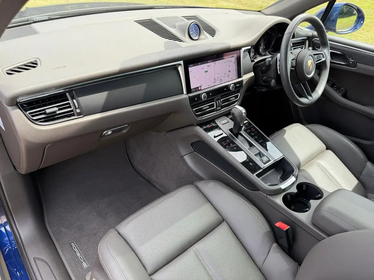 2023-porsche-macan-20-big-29