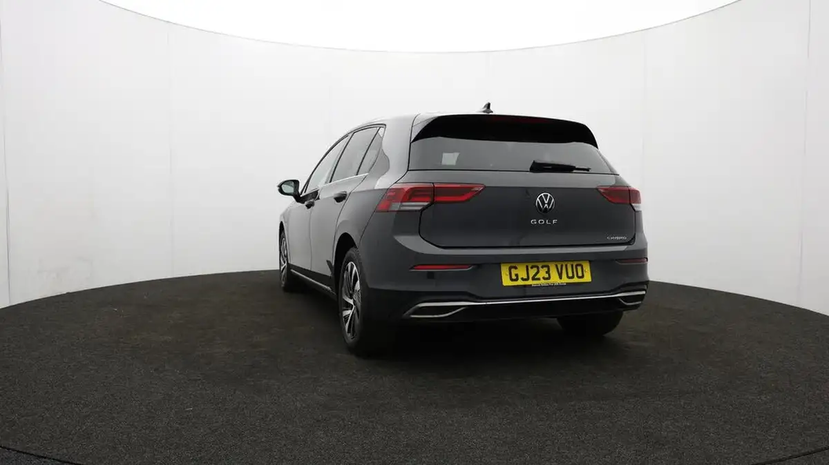 2023-volkswagen-golf-14-tsi-ehybrid-style-big-25