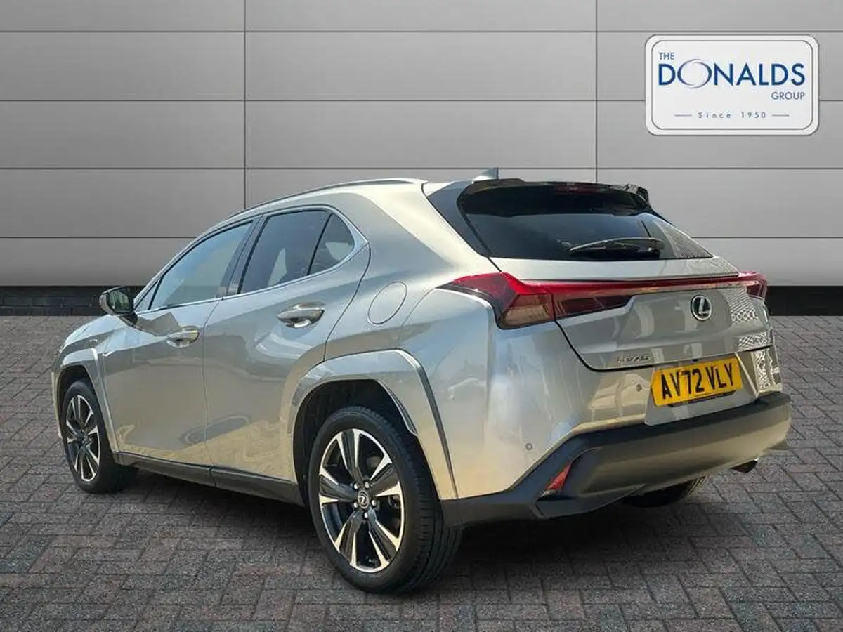 2022-lexus-ux-250h-20-takumi-big-1