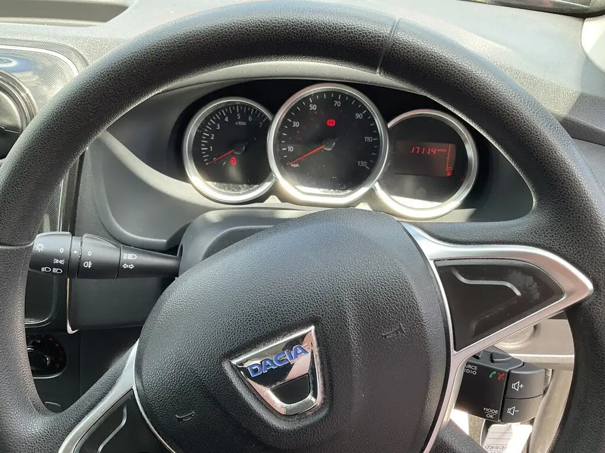 2019-dacia-sandero-10-sce-essential-big-9