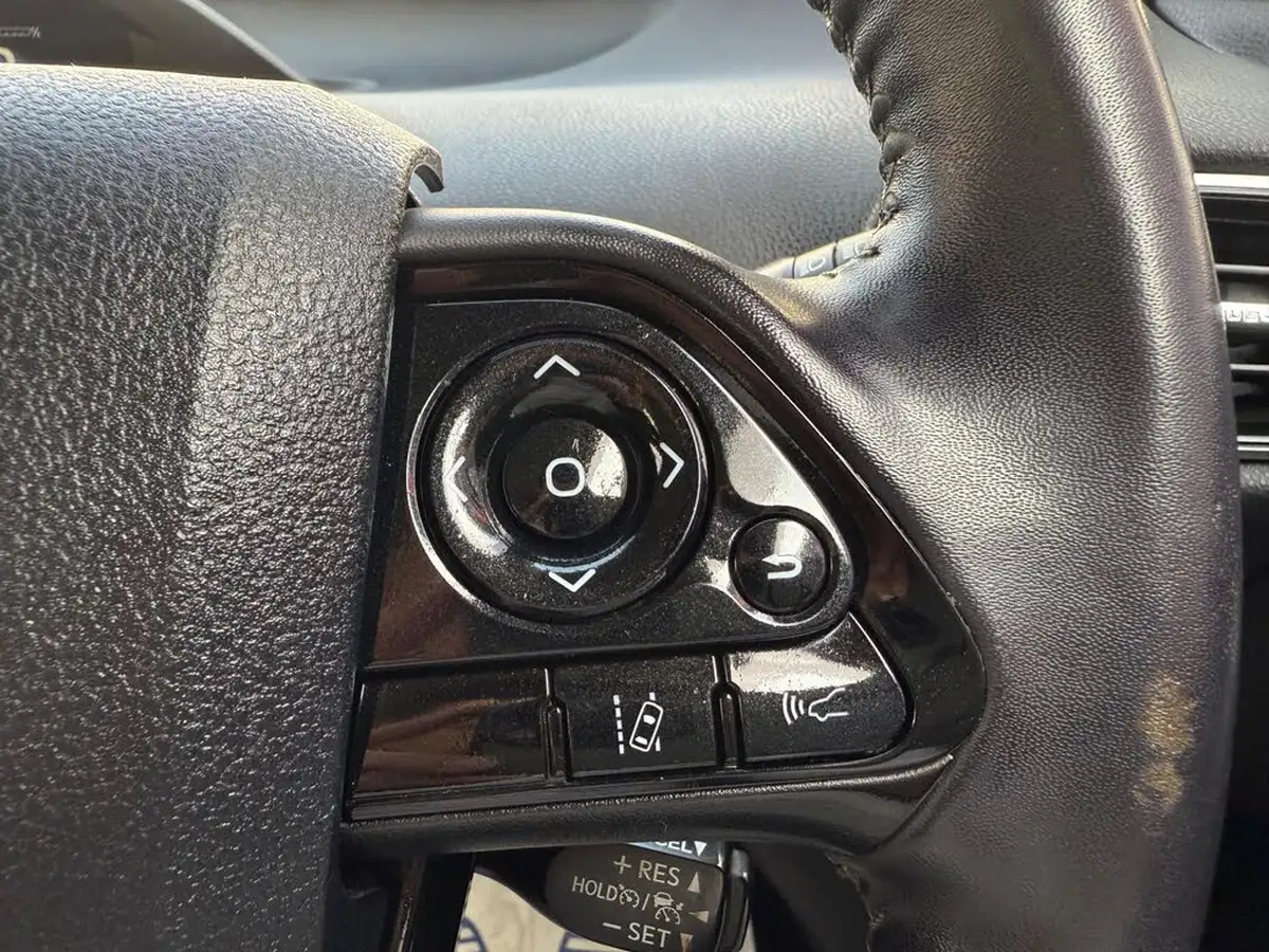 2019-toyota-prius-big-46