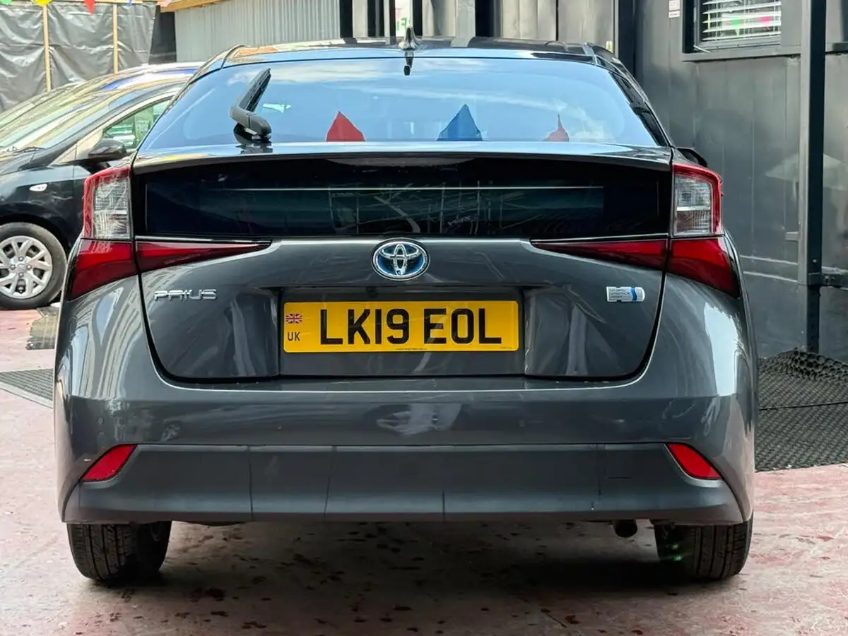 2019-toyota-prius-big-22