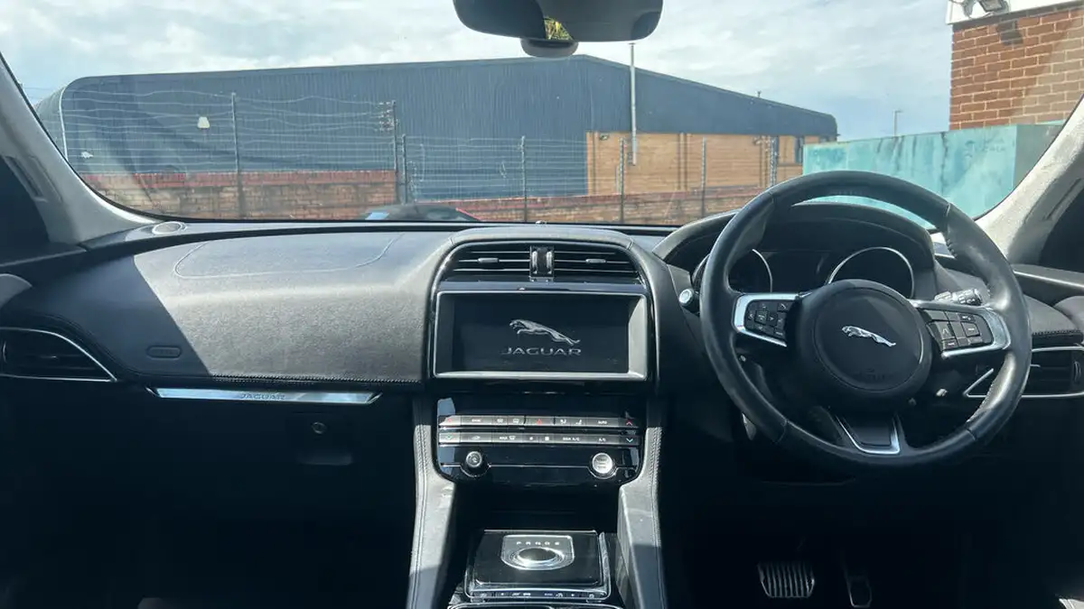 2018-jaguar-f-pace-20i-portfolio-250ps-awd-1997cc-big-8