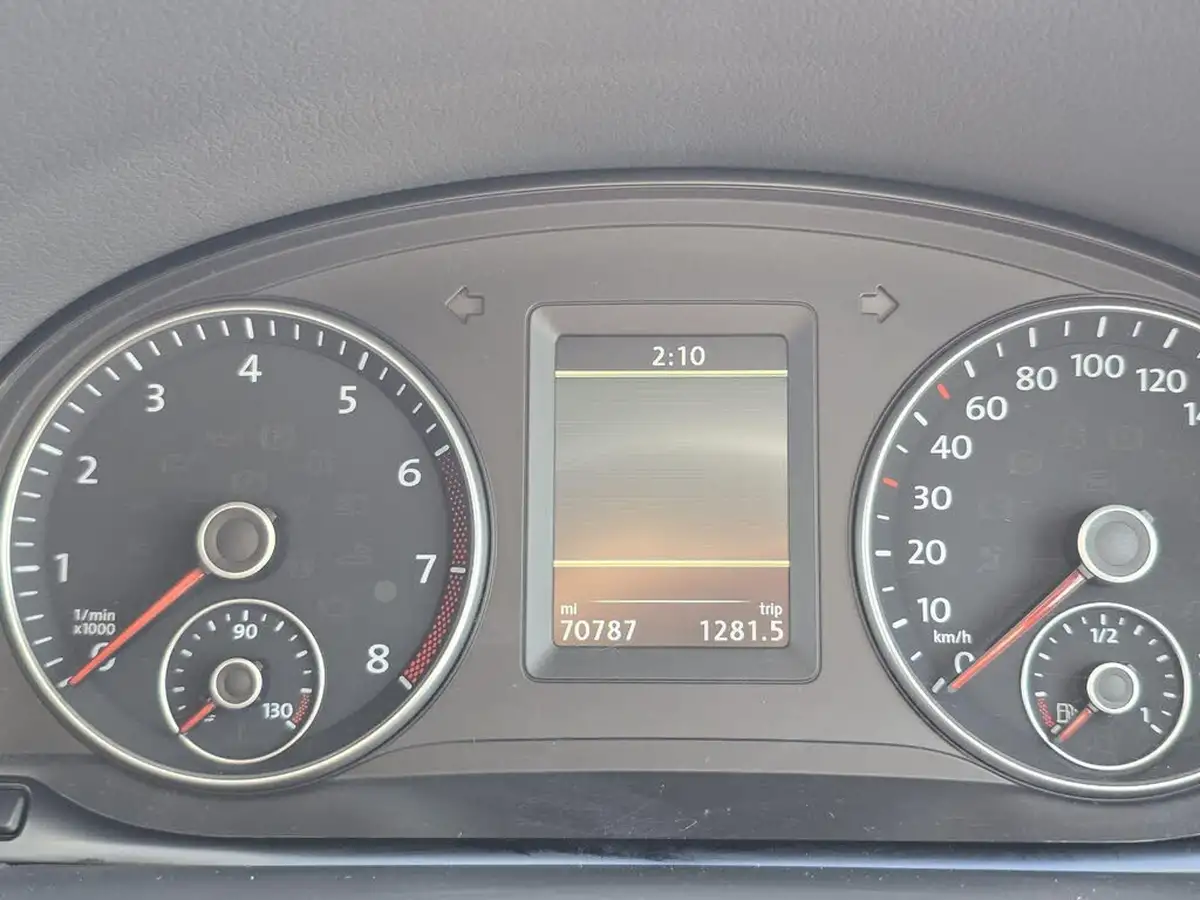 2014-volkswagen-touran-big-13