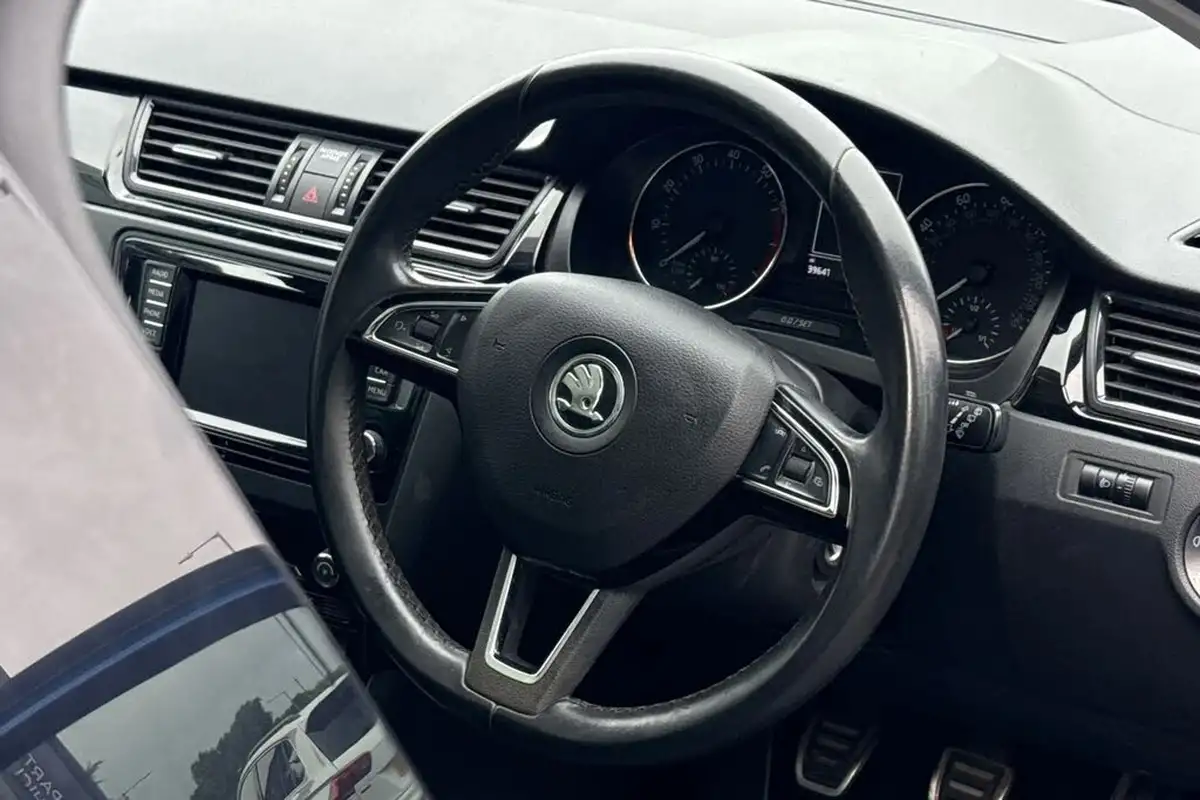 2017-skoda-rapid-spaceback-12-tsi-se-sport-big-30