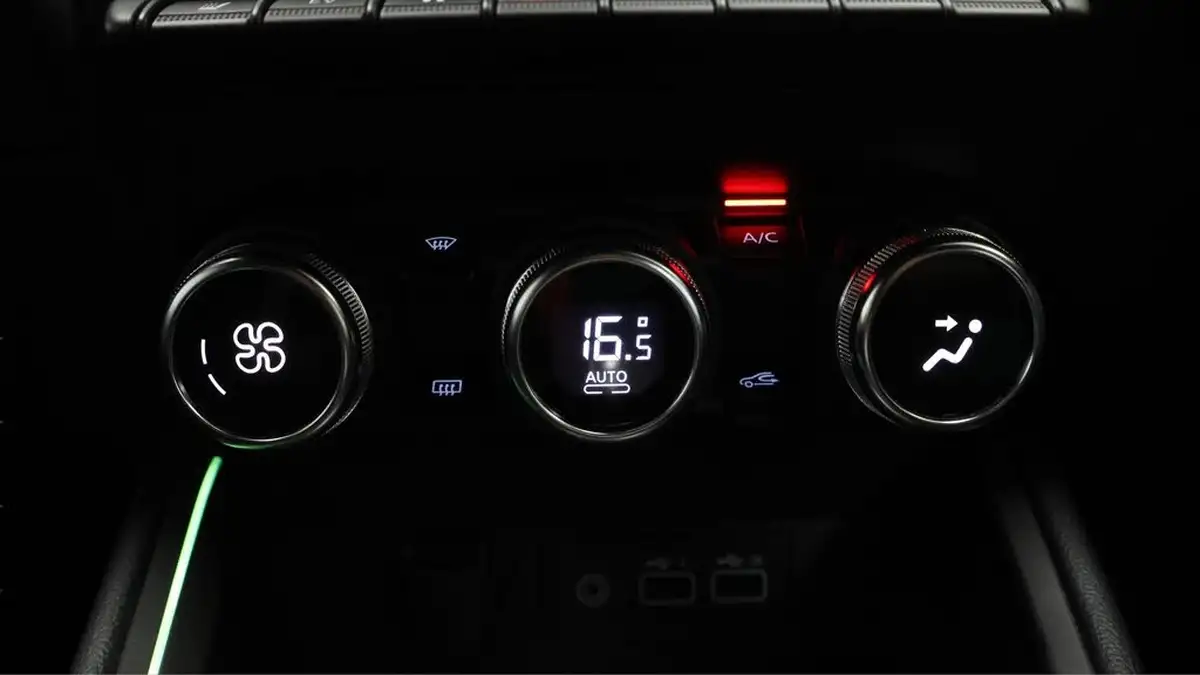 2024-renault-clio-16-esprit-alpine-big-12