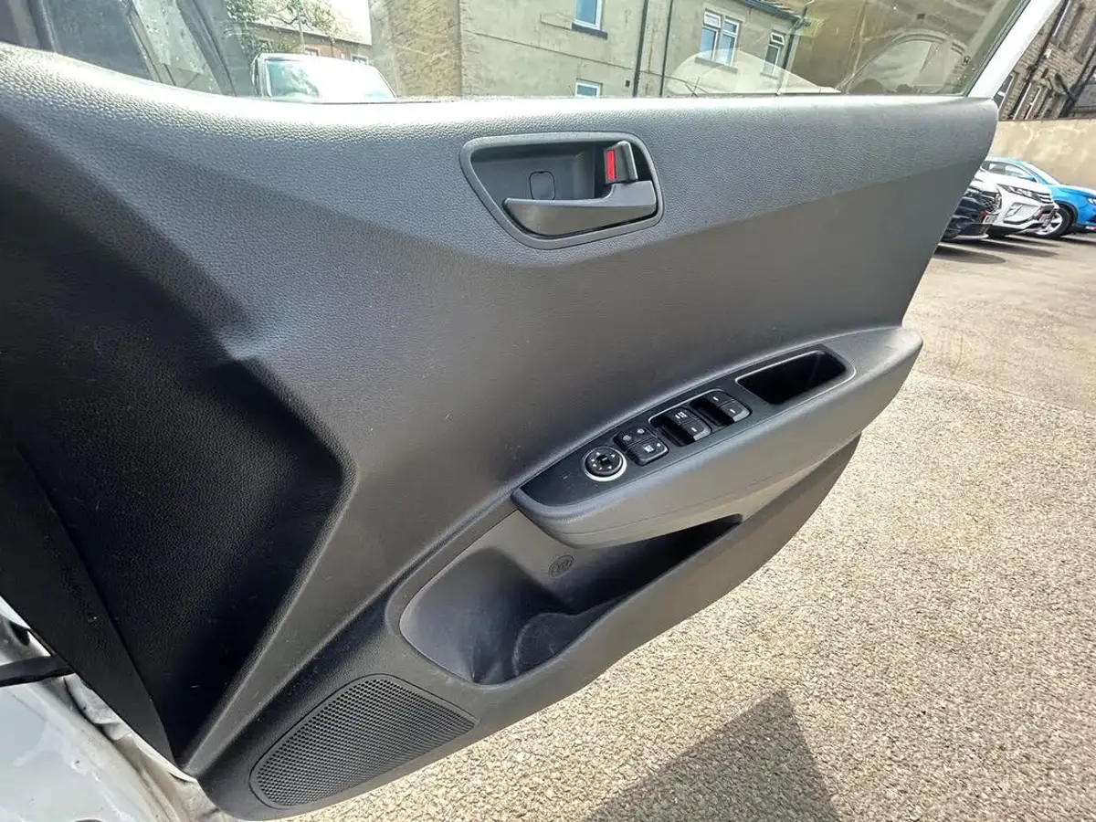 2018-hyundai-i10-10-go-se-67ps-big-13