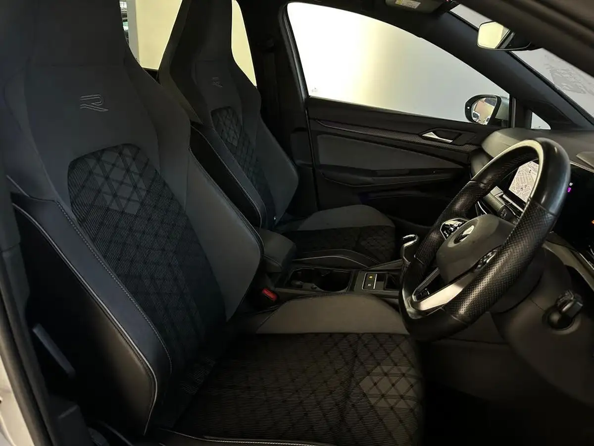 2022-volkswagen-golf-15-tsi-r-line-150ps-hatchback-big-13