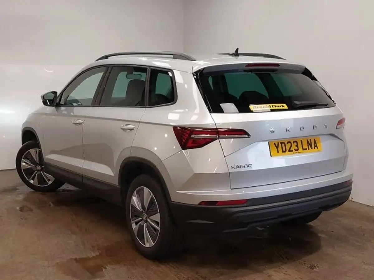 2023-skoda-karoq-15-tsi-se-drive-dsg-big-1