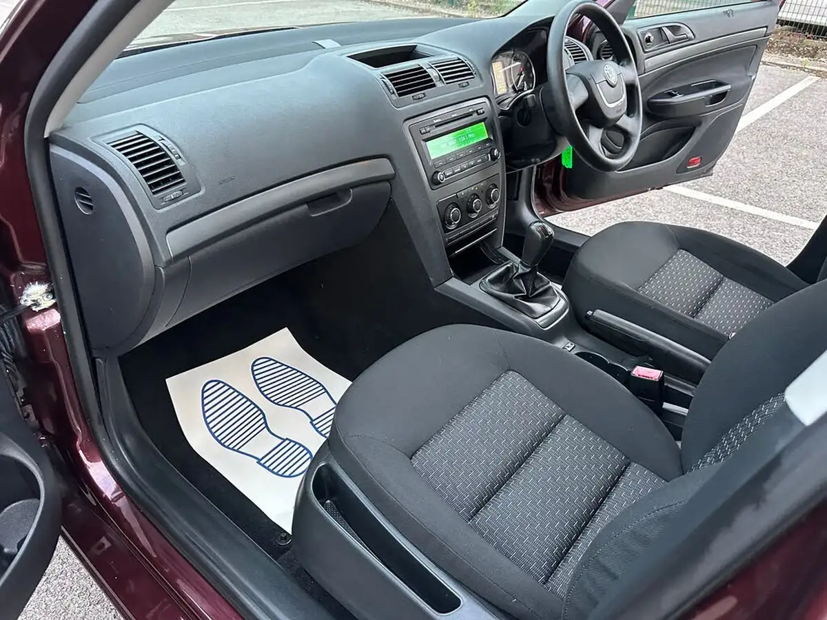 2009-skoda-octavia-19td-s-pd-105bhp-hatchback-big-12