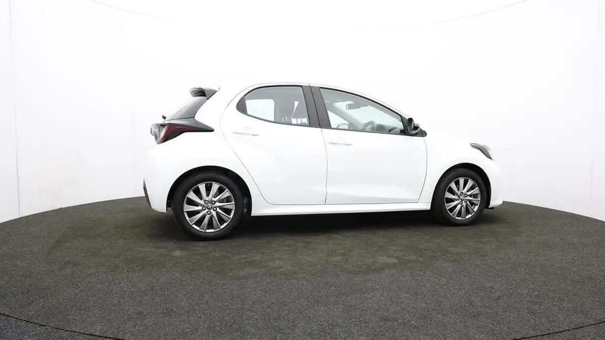 2022-toyota-yaris-15-vvt-i-icon-big-40