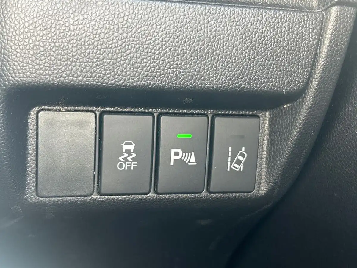 2018-honda-jazz-15-i-vtec-sport-cvt-big-22
