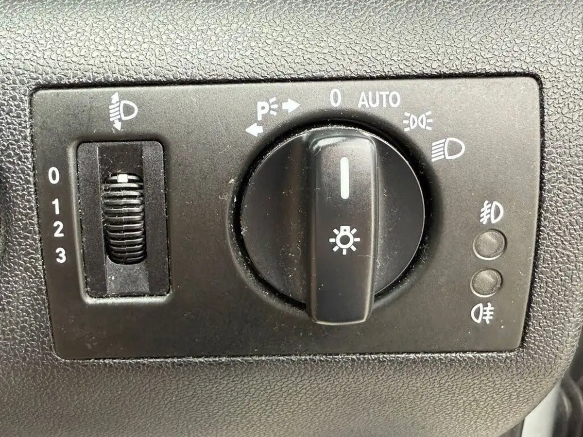 2012-mercedes-benz-a-class-20td-a180-avantgarde-se-cvt-big-27