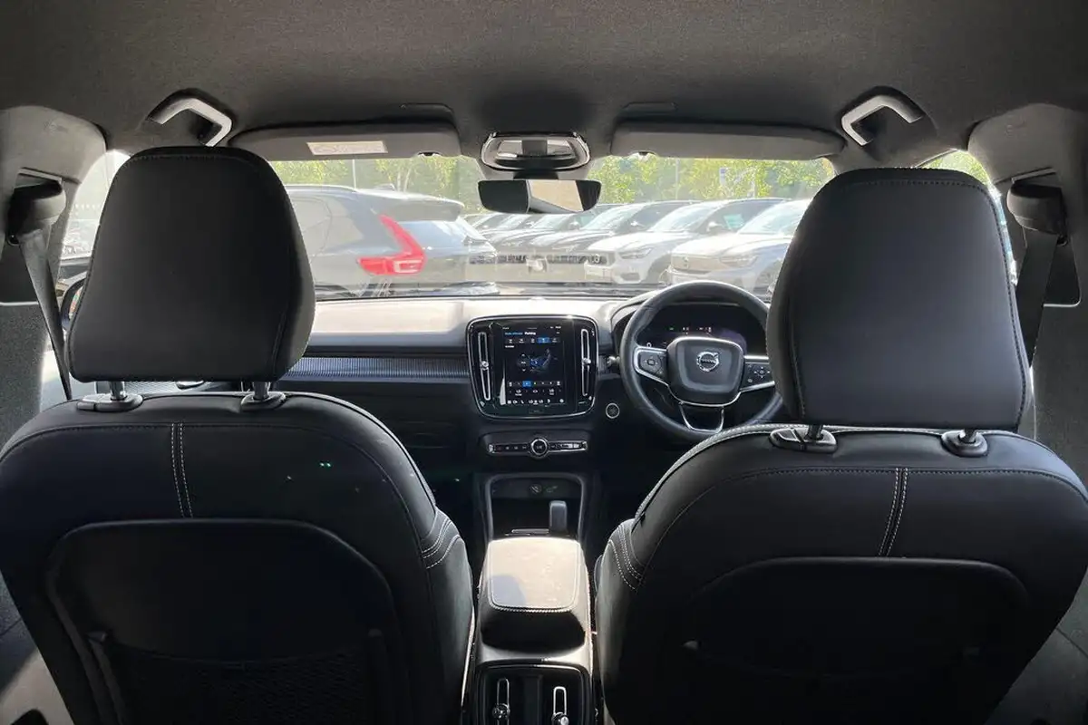 2024-volvo-xc40-20-b3-plus-big-20