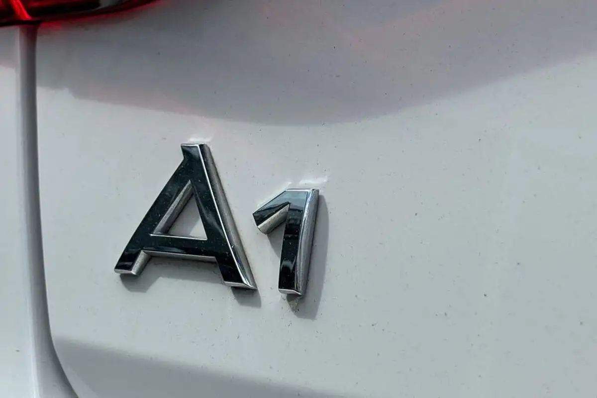 2023-audi-a1-10-25-tfsi-technik-big-48