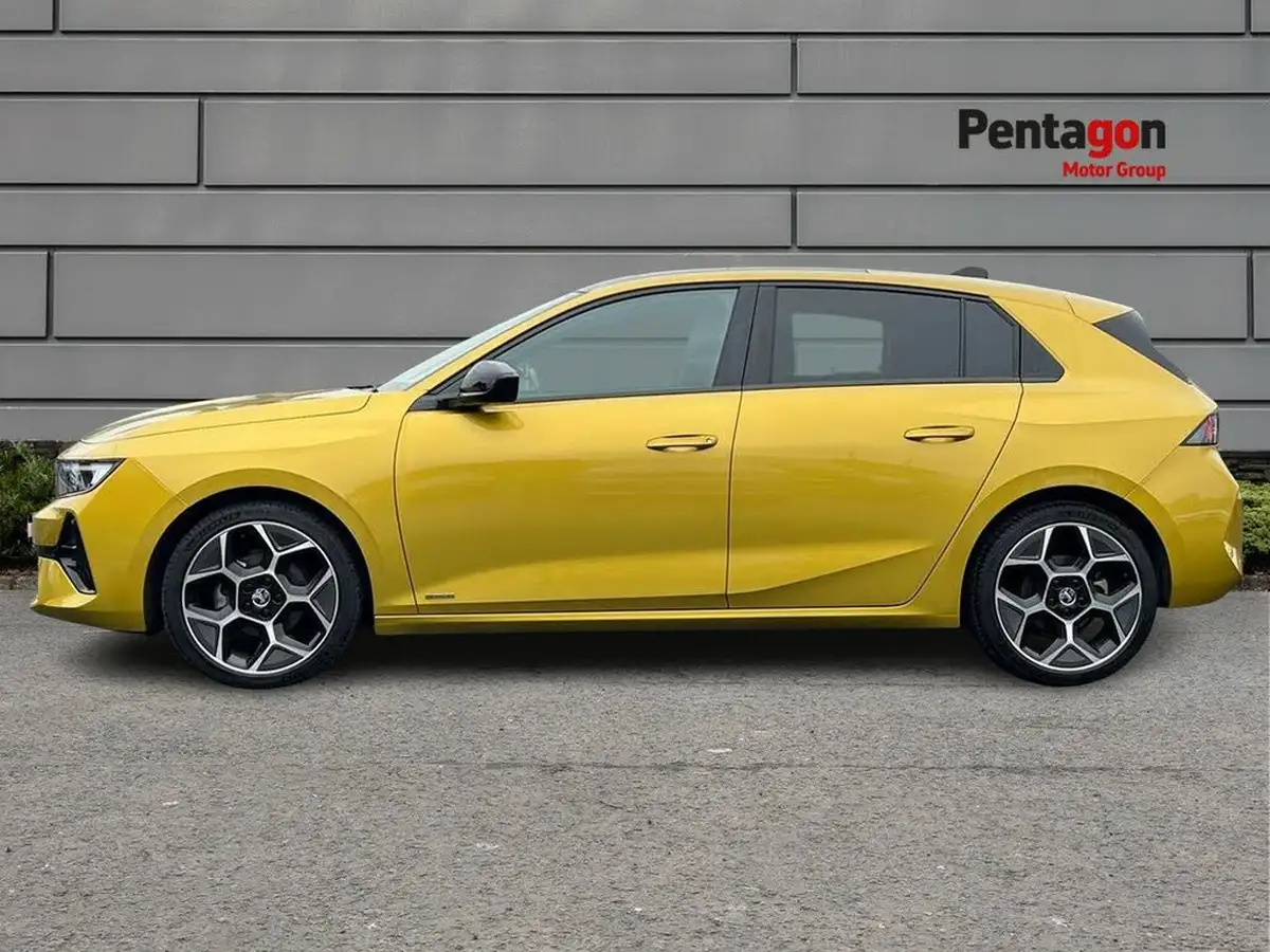 2023-vauxhall-astra-12-turbo-ultimate-hatchback-auto-big-11