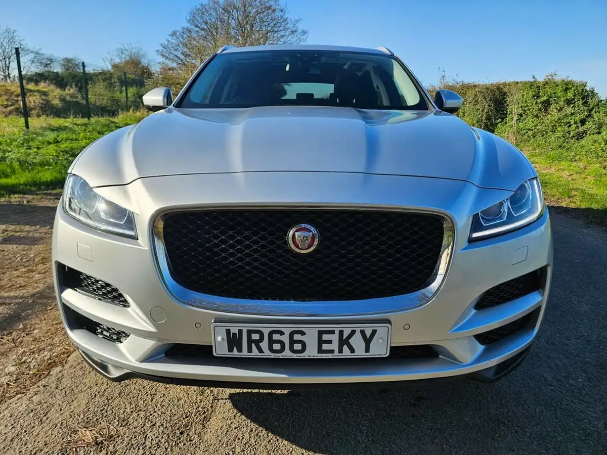 2016-jaguar-f-pace-20-i4d-portfolio-awd-auto-big-1