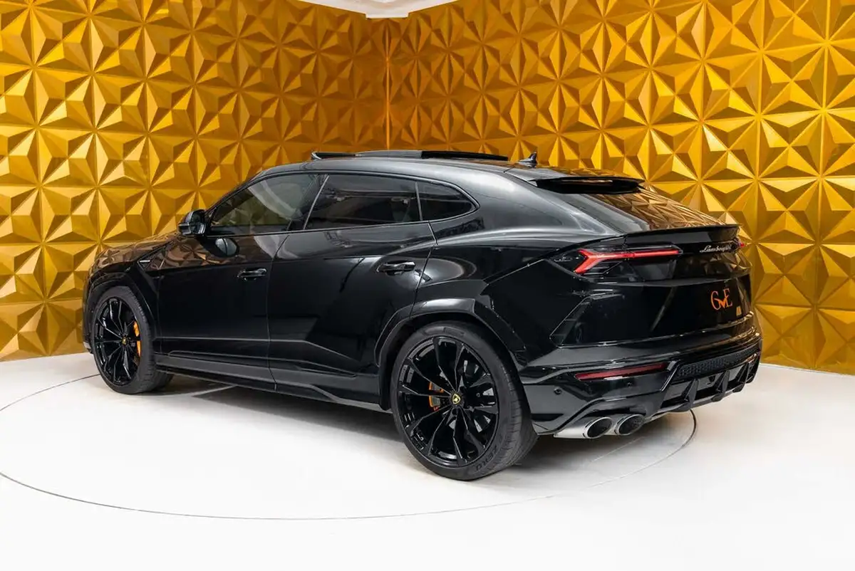 2020-lamborghini-urus-40-no-trim-big-30